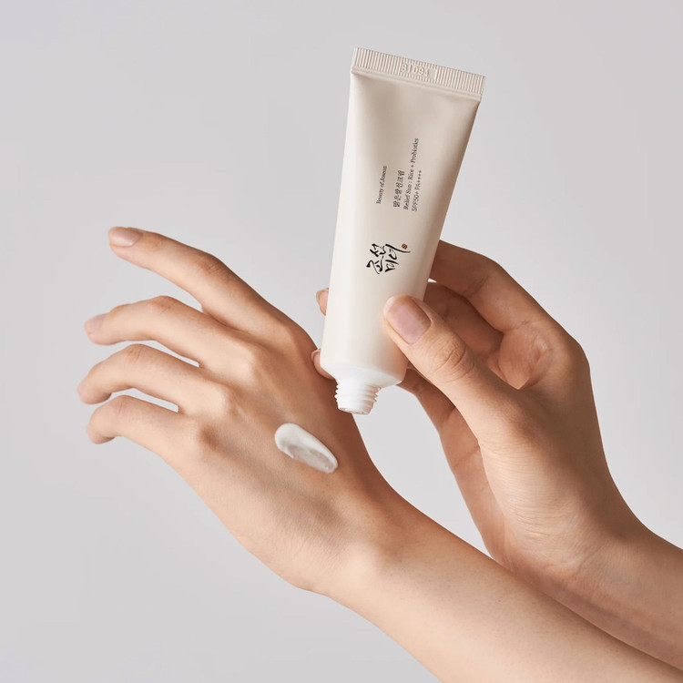 ضد آفتاب کرمی بیرنگ روشن کننده بیوتی آف چوسانspf50